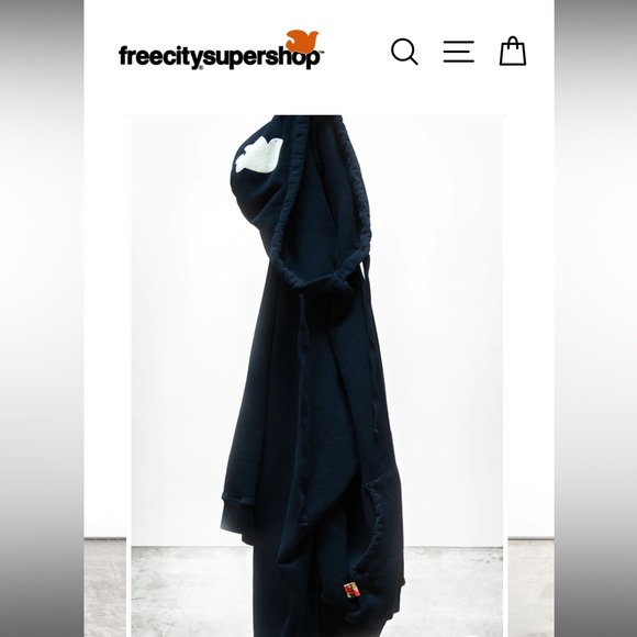 Free city sweatshirt worn once fits like a M/L - Picture 1 of 2